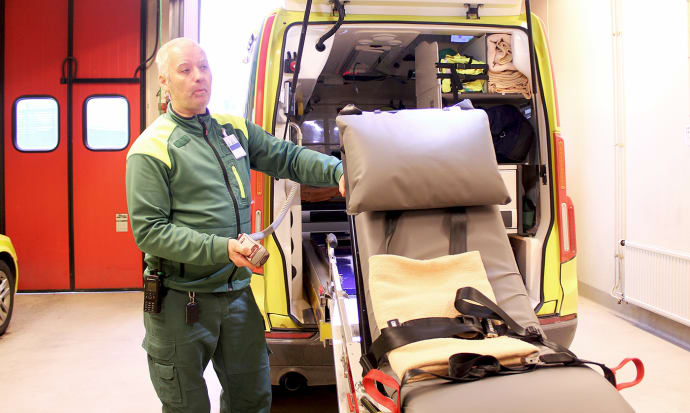 Lyfthjälp ger ambulanspersonal bra arbetsmiljö