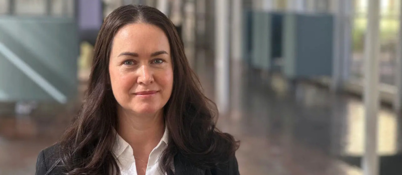 Därför jobbar du mer än chefskollegan med samma roll